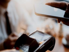 Las fintech se reconfiguran: dejan atrás el negocio de la billeteras virtuales para convertirse en bancos