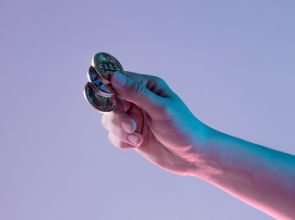 Bitcoin, Ethereum y XRP repuntan tras discurso de Powell
